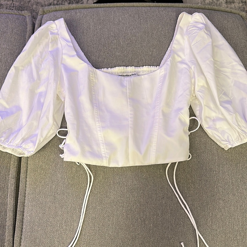 ABERCROMBIE - Puff Sleeve lace up top